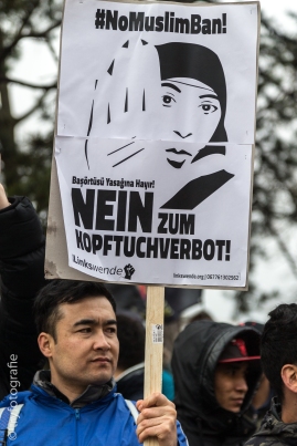 3800 Menschen demonstrierten am 18. März in Wien für Menschenrechte